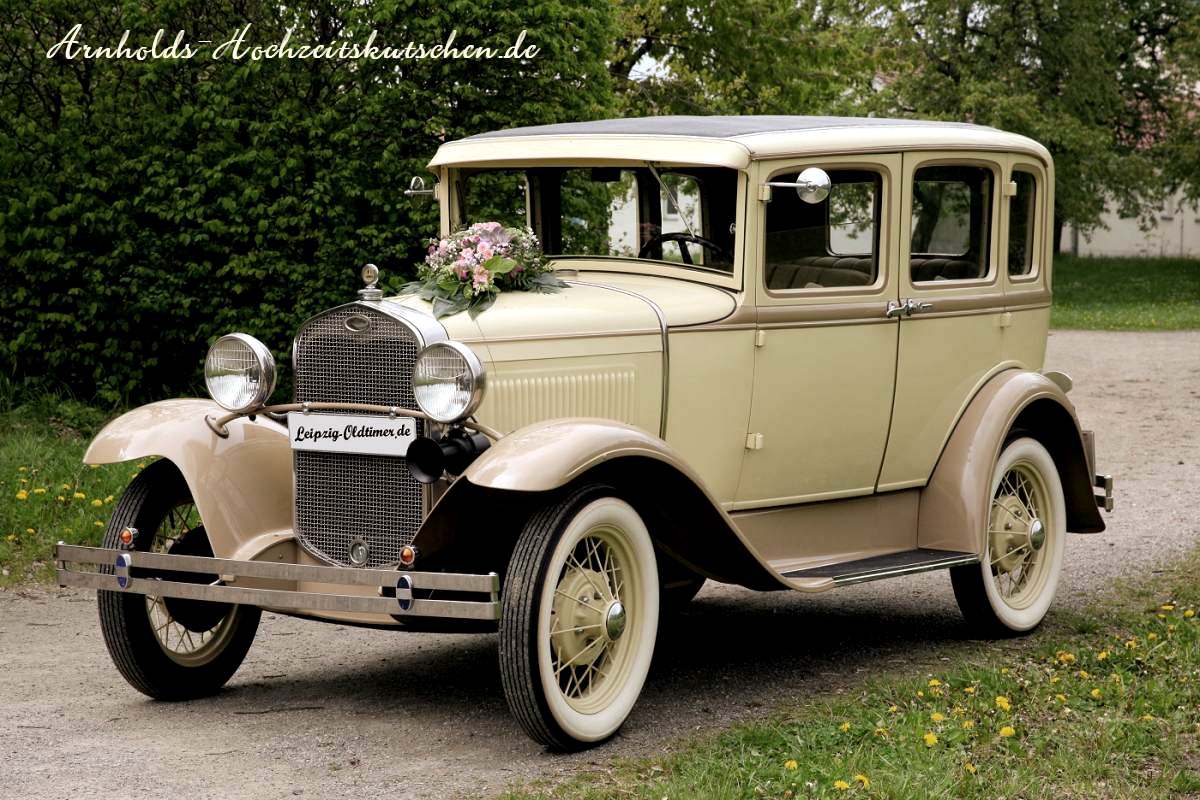 Oldtimer Hochzeitsfahrt zum Standesamt Schloss Delitzsch